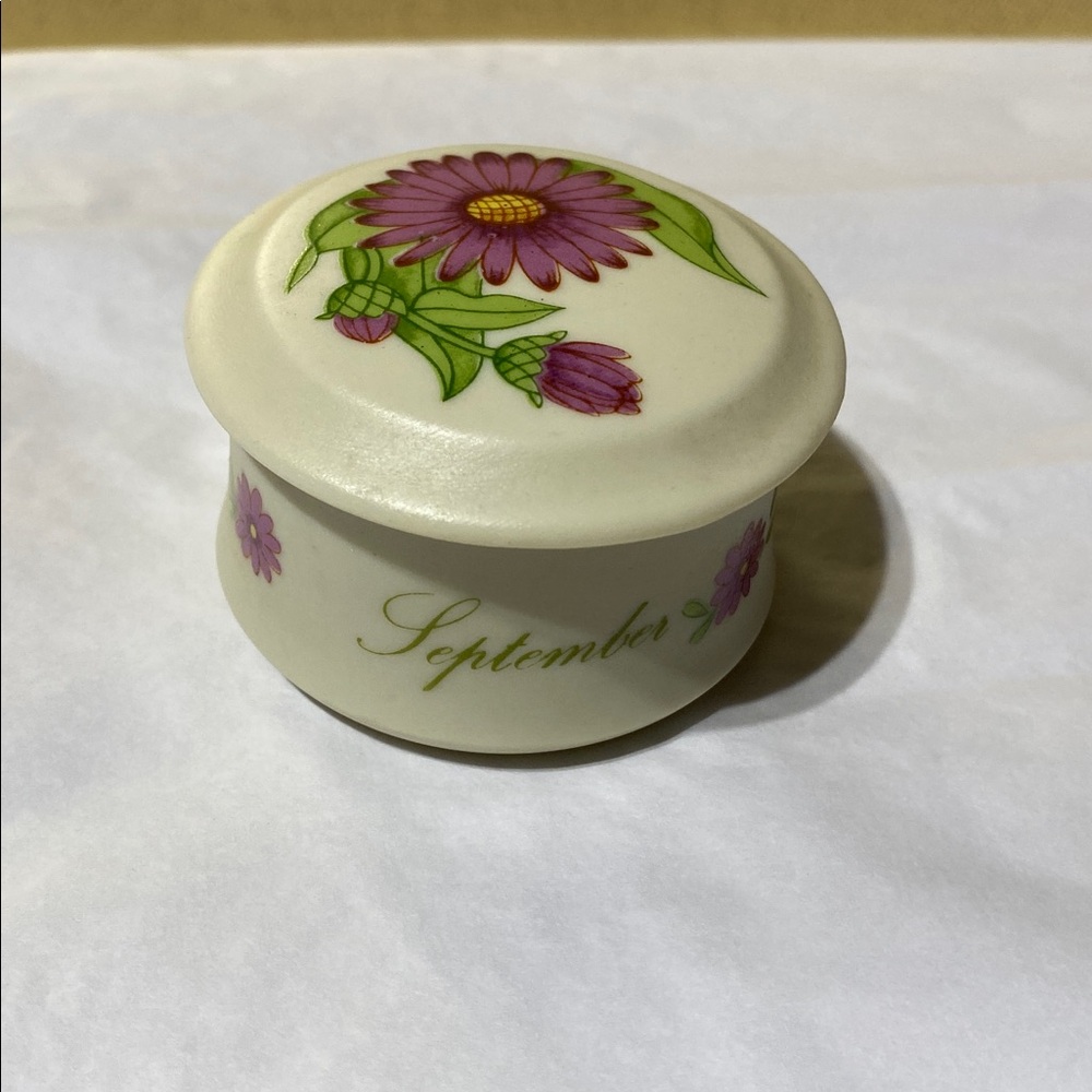 Lefton Antique Ivory September Trinket Box